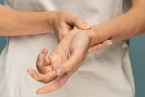 Carpal Tunnel Syndrome, carpal tunnel chiropractic vs surgery